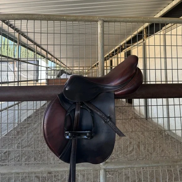 CWD SEO2 17.5 | Brown Leather Horse Saddle | English Jumping Saddle - Picture 2 of 4